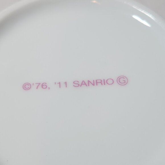 Hello Kitty Sanrio Coffee Mug Cup White and Pink 6 to 8 oz Kitty Inside Cup 1976 - Picture 8 of 12